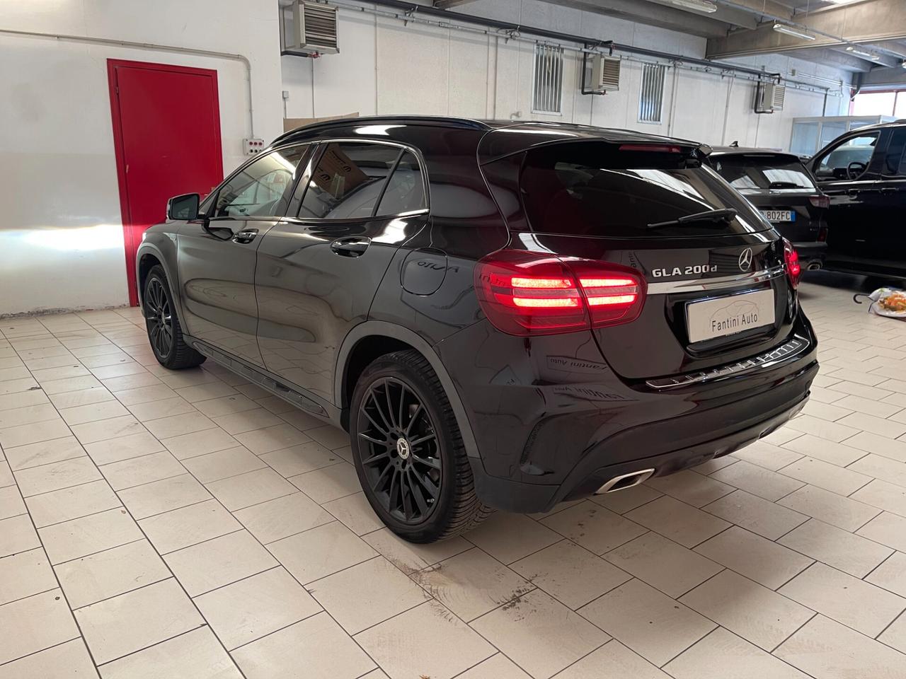 Mercedes-Benz GLA 200 d Night Edition Premium AMG c.auto-Ok Neopatentati-LEGGI SOTTO