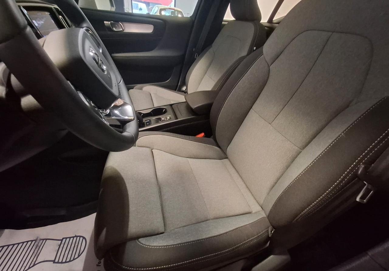Volvo XC40 B3 automatico Ultimate Dark