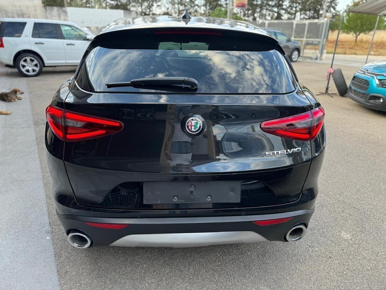 Alfa Romeo Stelvio 2.2 Turbodiesel 150 CV AT8 RWD