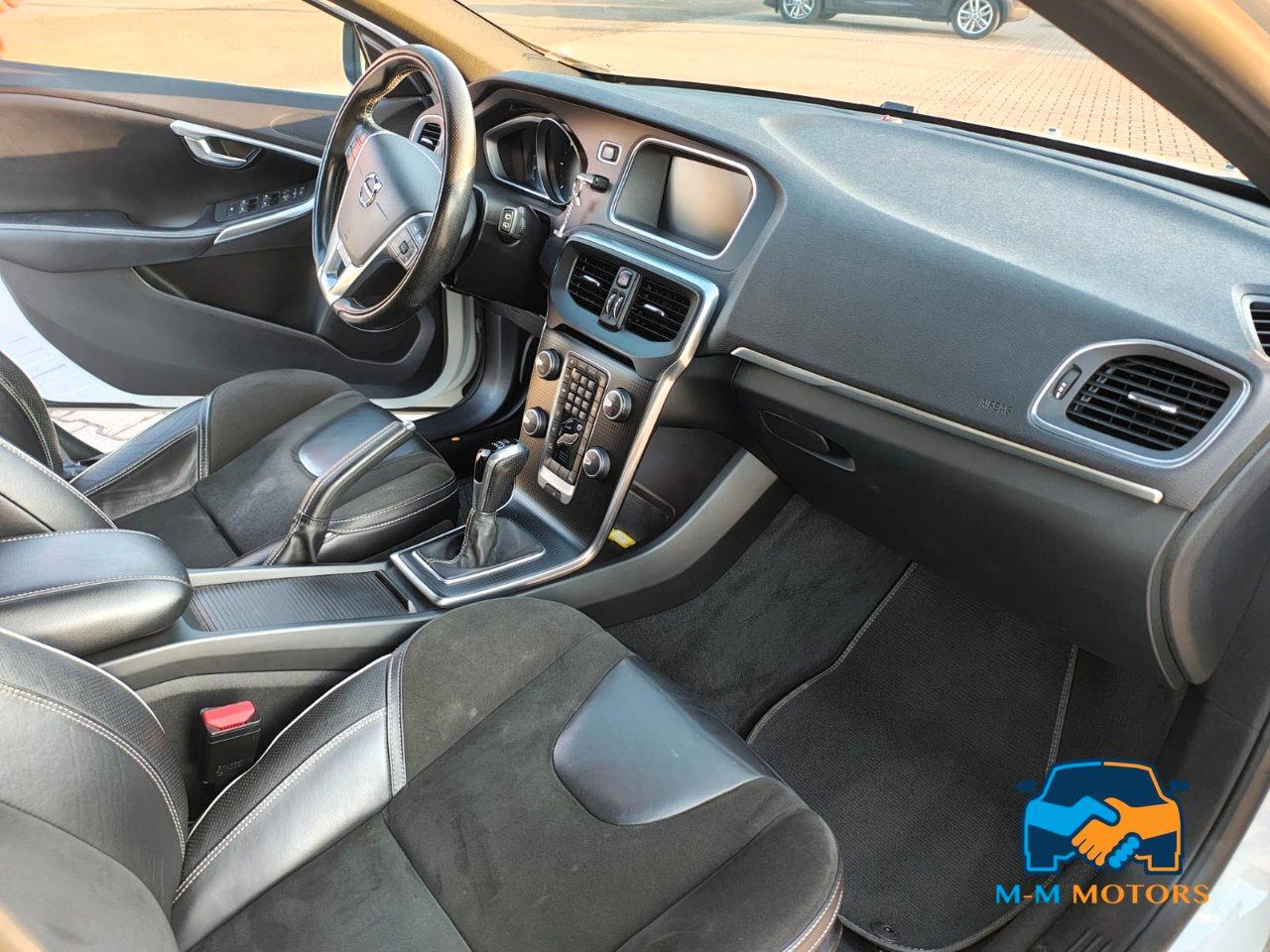 Volvo V40 2.0 d2 R-design Momentum my17