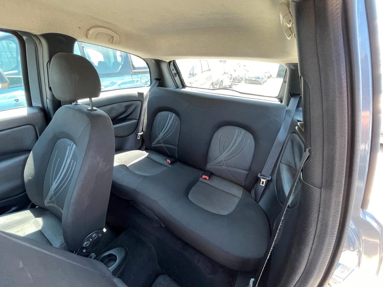 Lancia Ypsilon 1.3 MJT 75 CV Unyca