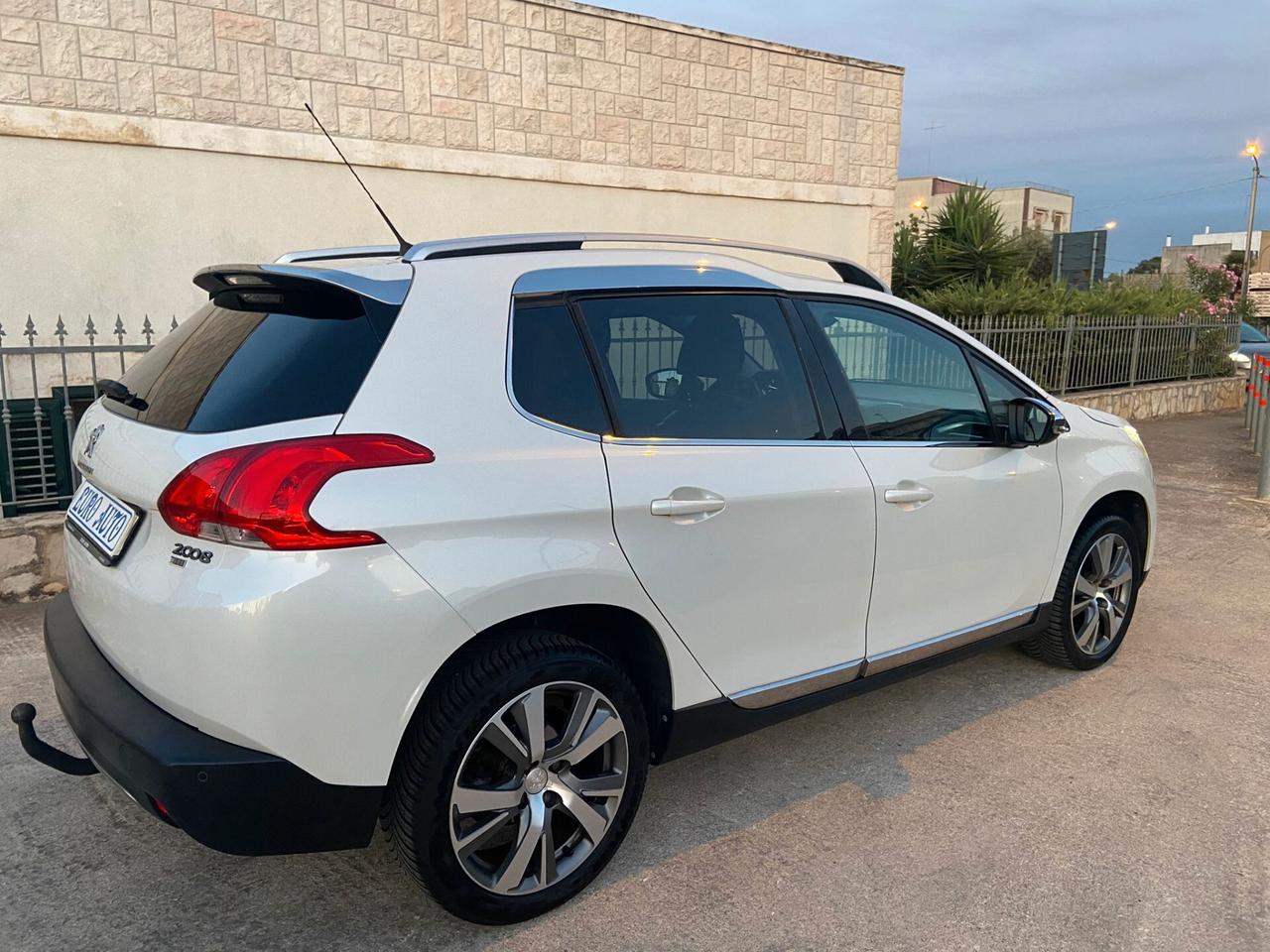 Peugeot 2008 1.6 e-HDi 115 CV Stop&Start Allure