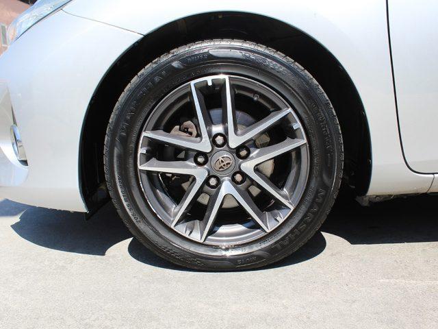 TOYOTA Auris Touring Sports 1.8 Hybrid Lounge