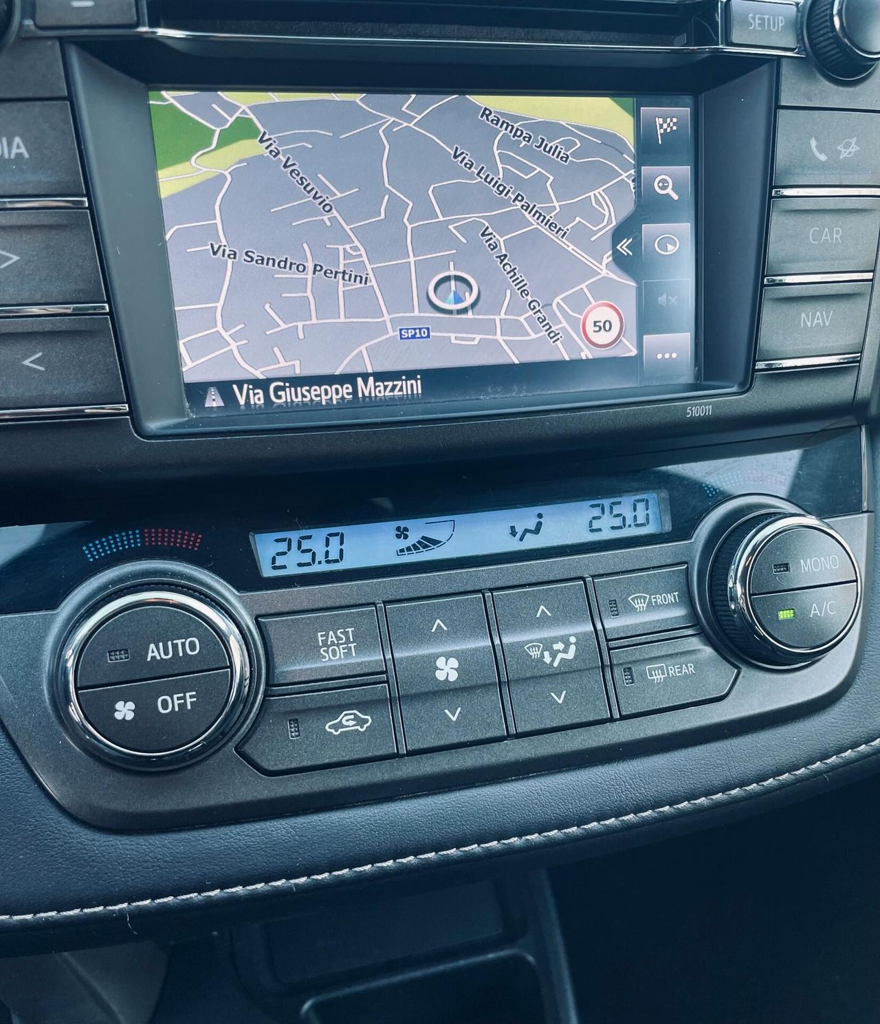 Toyota RAV 4 RAV4 2.0 D-4D 4WD Style White Ed.