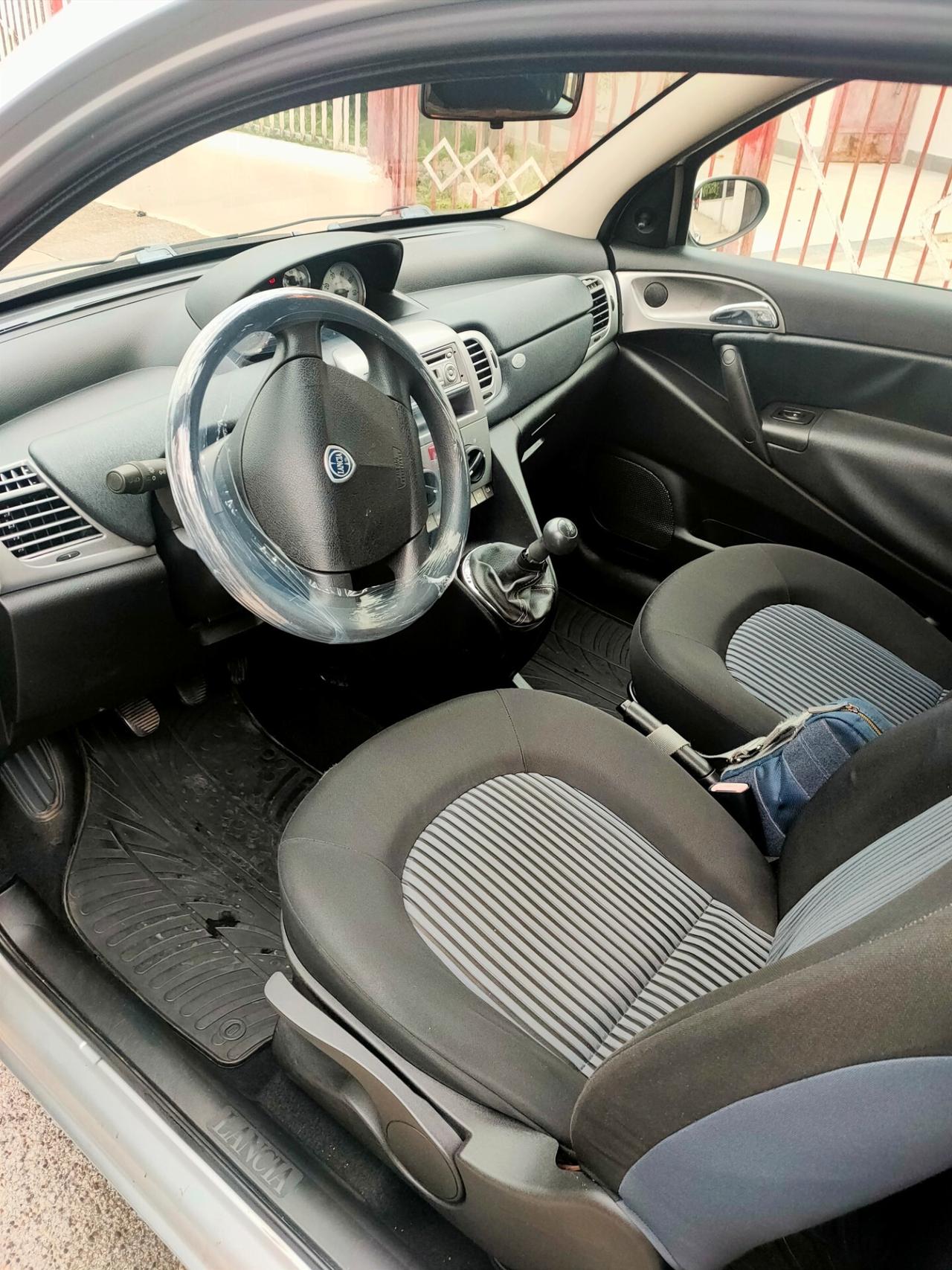 Lancia Ypsilon 1.3 MJT 75 CV Argento