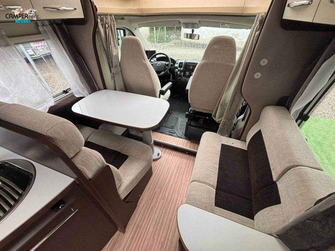 BLUCAMP OCEAN 511 - Semintegrale con letto basculante e letti a castello in coda