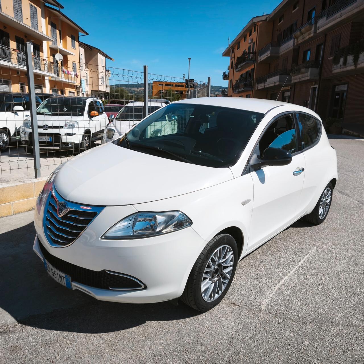 Lancia Ypsilon 1.3 MJT 16V 95 CV 5 porte S&S Silver