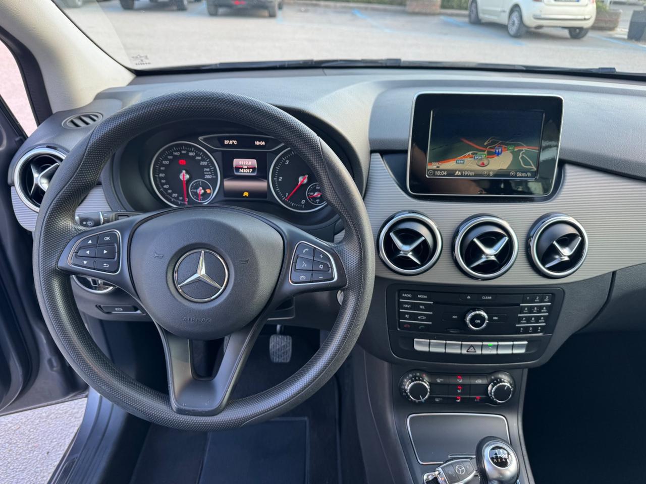 Mercedes-benz B 180 d Sport Retrocamera, Tempomat, Navi