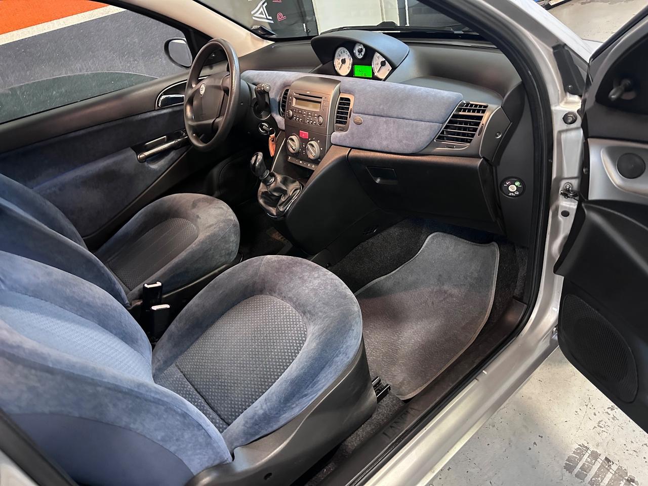 Lancia Ypsilon 1.2 16V Argento