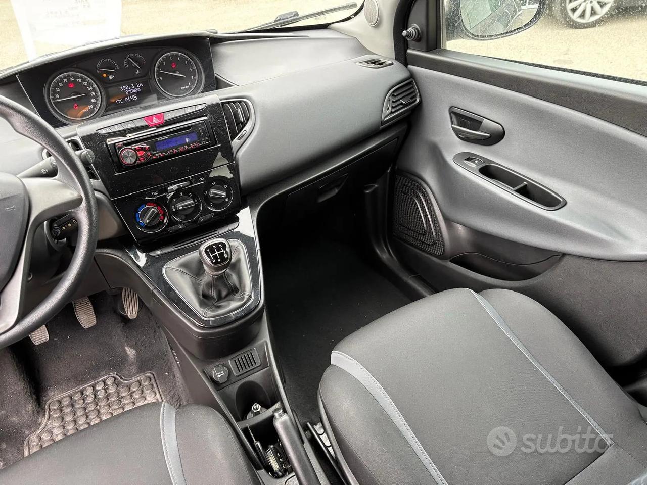 Lancia Ypsilon 1.2 Silver 69cv