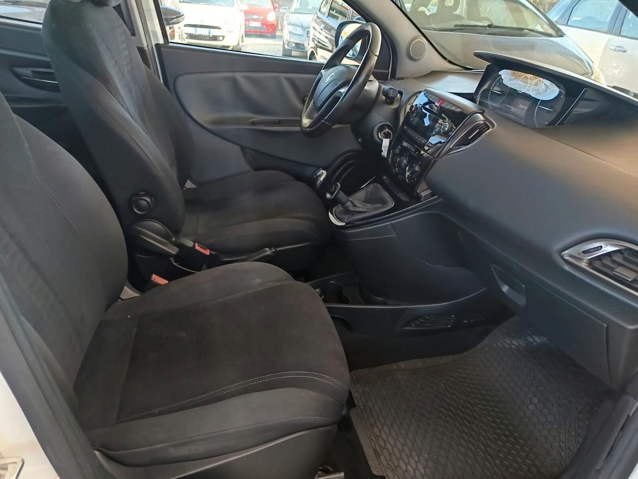 LANCIA YPSILON 2015 - 1.2 BENZINA OK NEOP. LB AUTOMOBILI