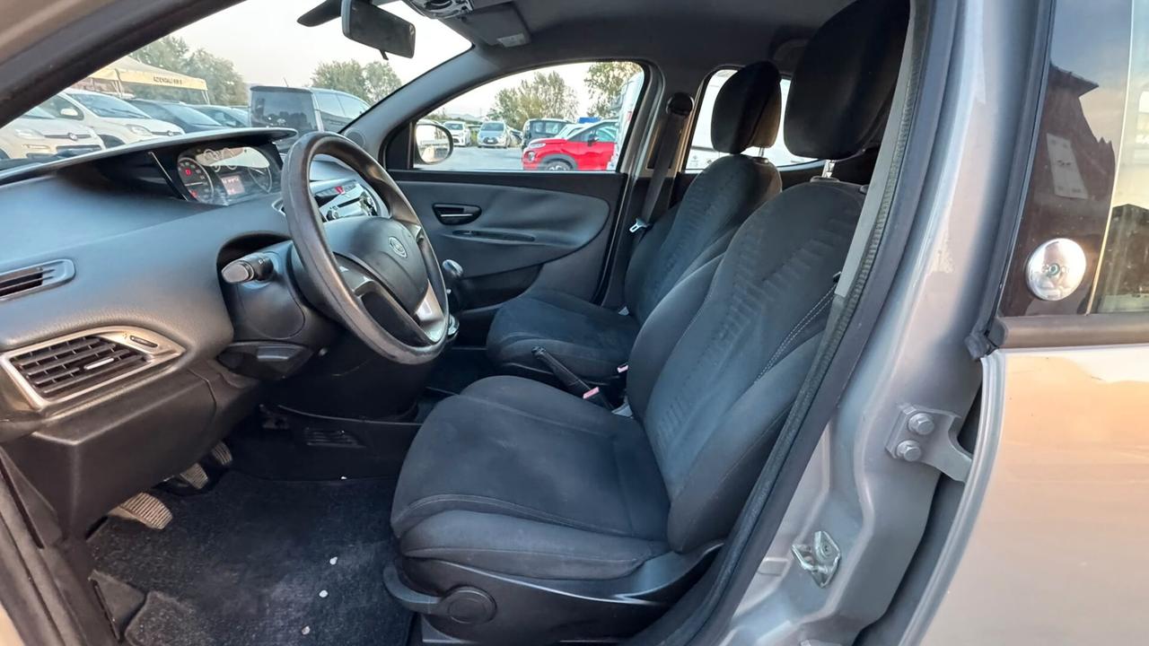 Lancia Ypsilon 0.9 TwinAir 85 CV 5 porte