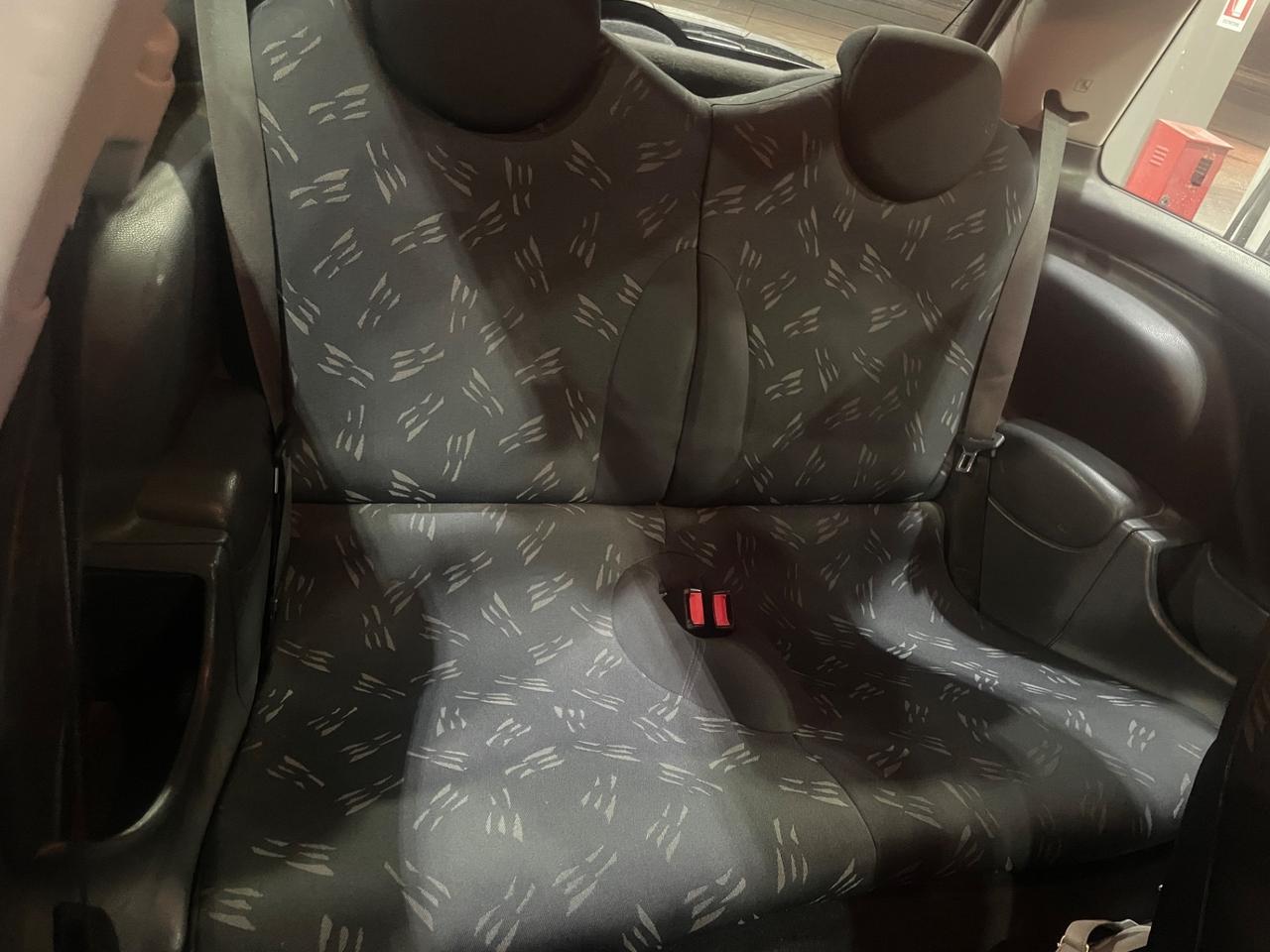 MINI COOPER ONE 1.4 DISEL 135.000 KM NEOPATENTATI 2006.