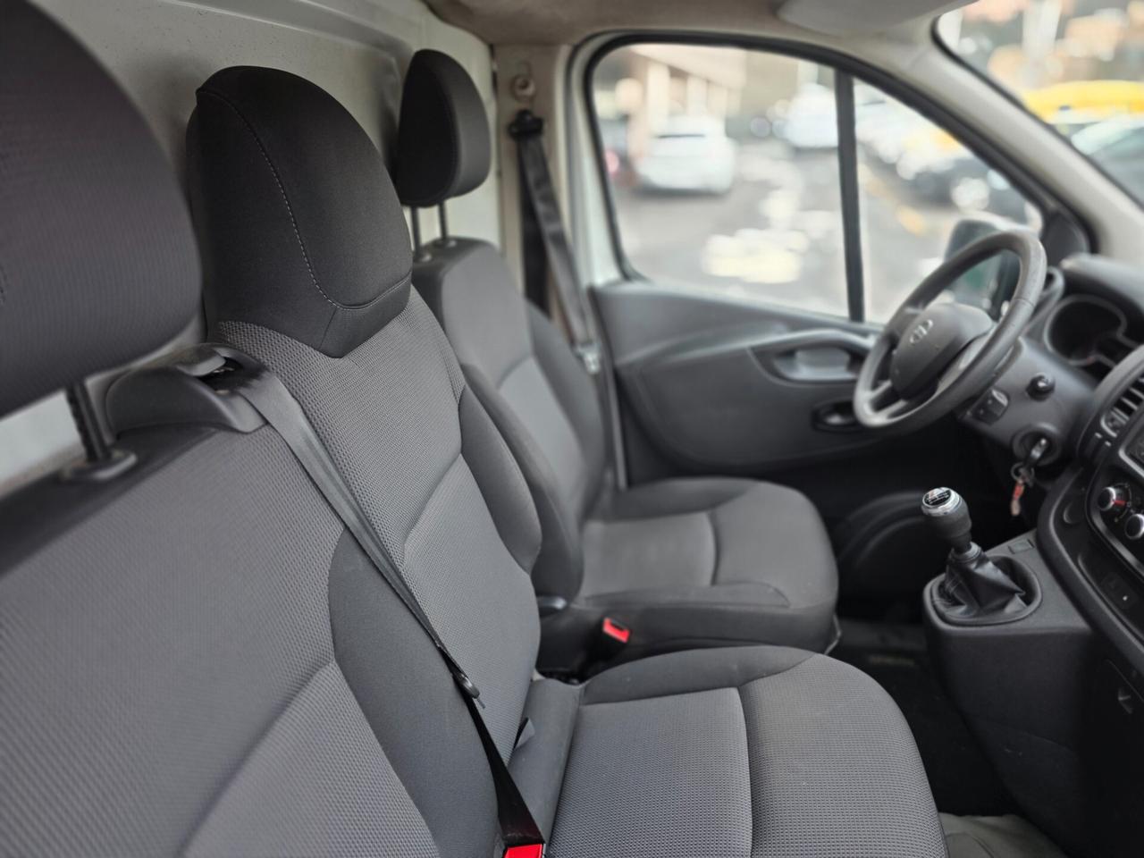 Nissan NV300 27 2.0 dCi 120CV PC-TN Van