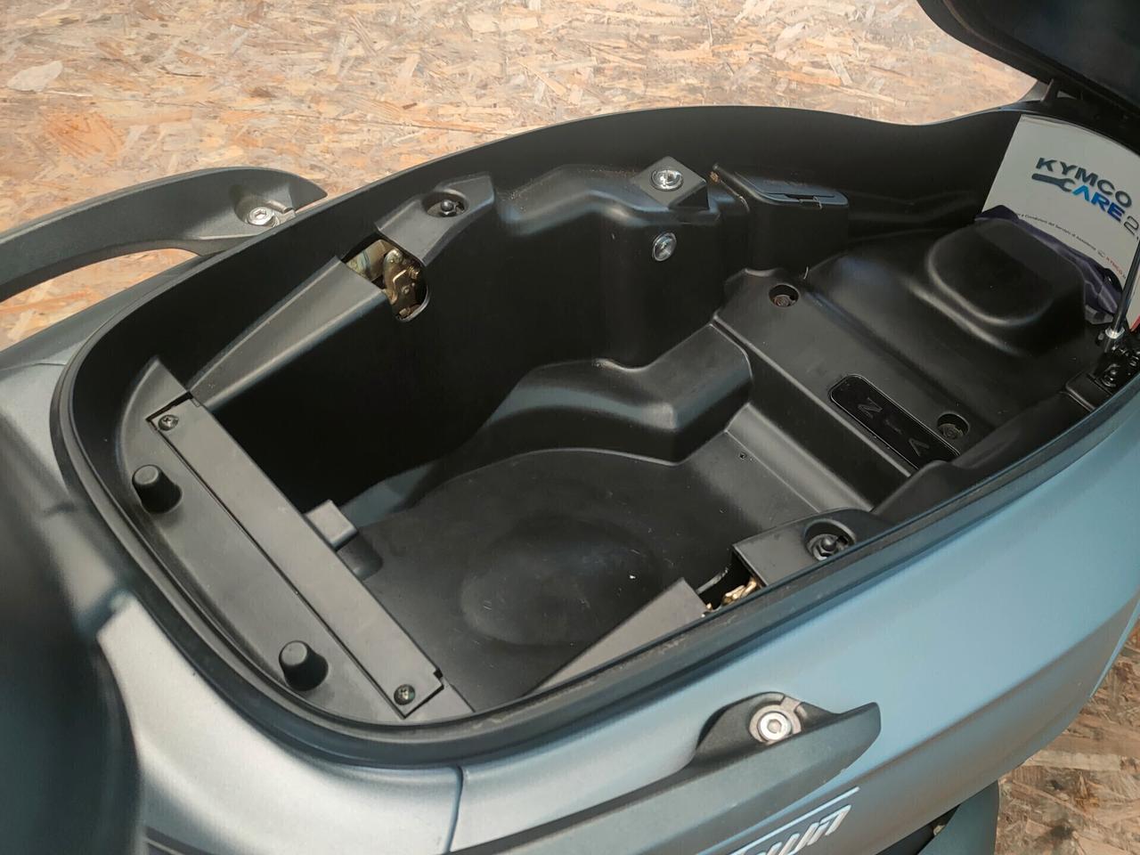 Kymco X-Town 300 I con ABS e bauletto in tinta