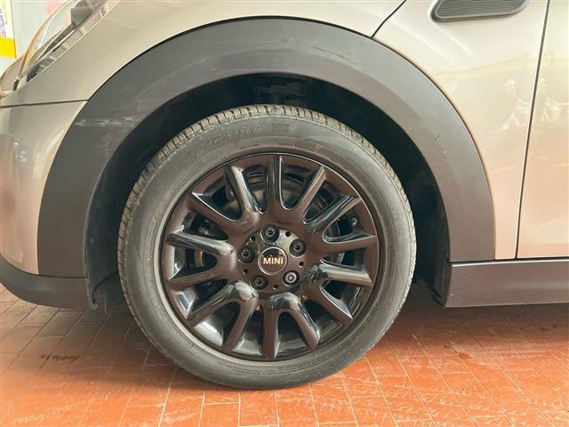 MINI Mini 5 Porte 1.5 Twin Power Turbo Cooper Essential