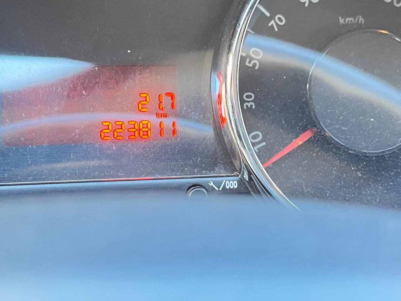 PEUGEOT 5008 - 1.6 HDI - BUSINESS - 7 POSTI