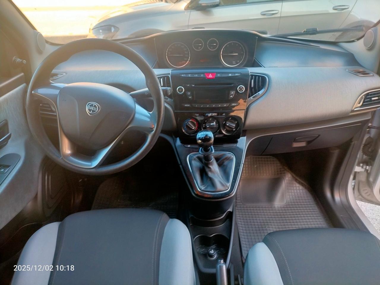 Lancia Ypsilon 1.2 69 CV 5 porte Silver