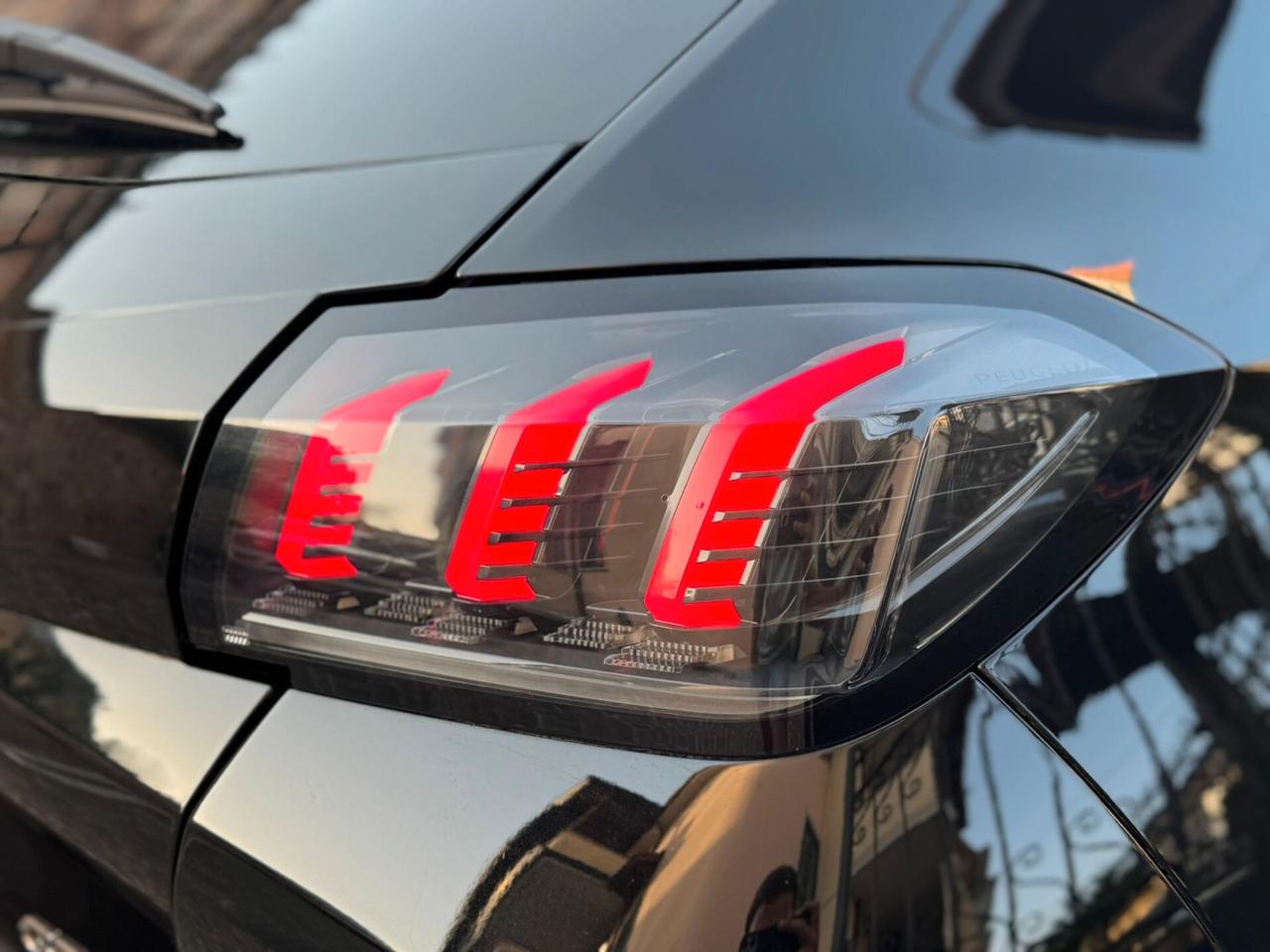 Peugeot 208 GT 1.2 EAT8 130 CV
