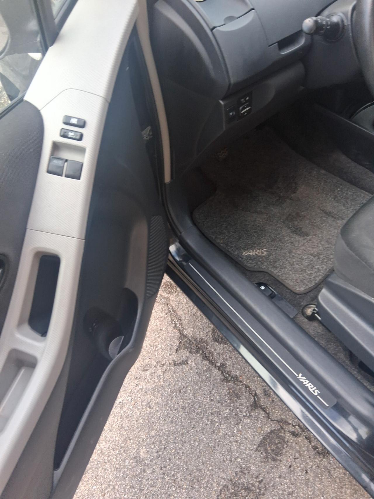 Toyota Yaris 1.0 5 porte