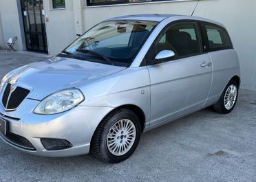Lancia Ypsilon 1.2 versus
