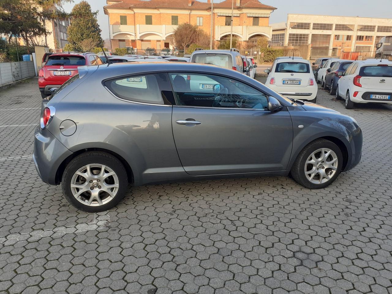 Alfa Romeo MiTo 1.6 JTDm 16V Distinctive Sport Pack