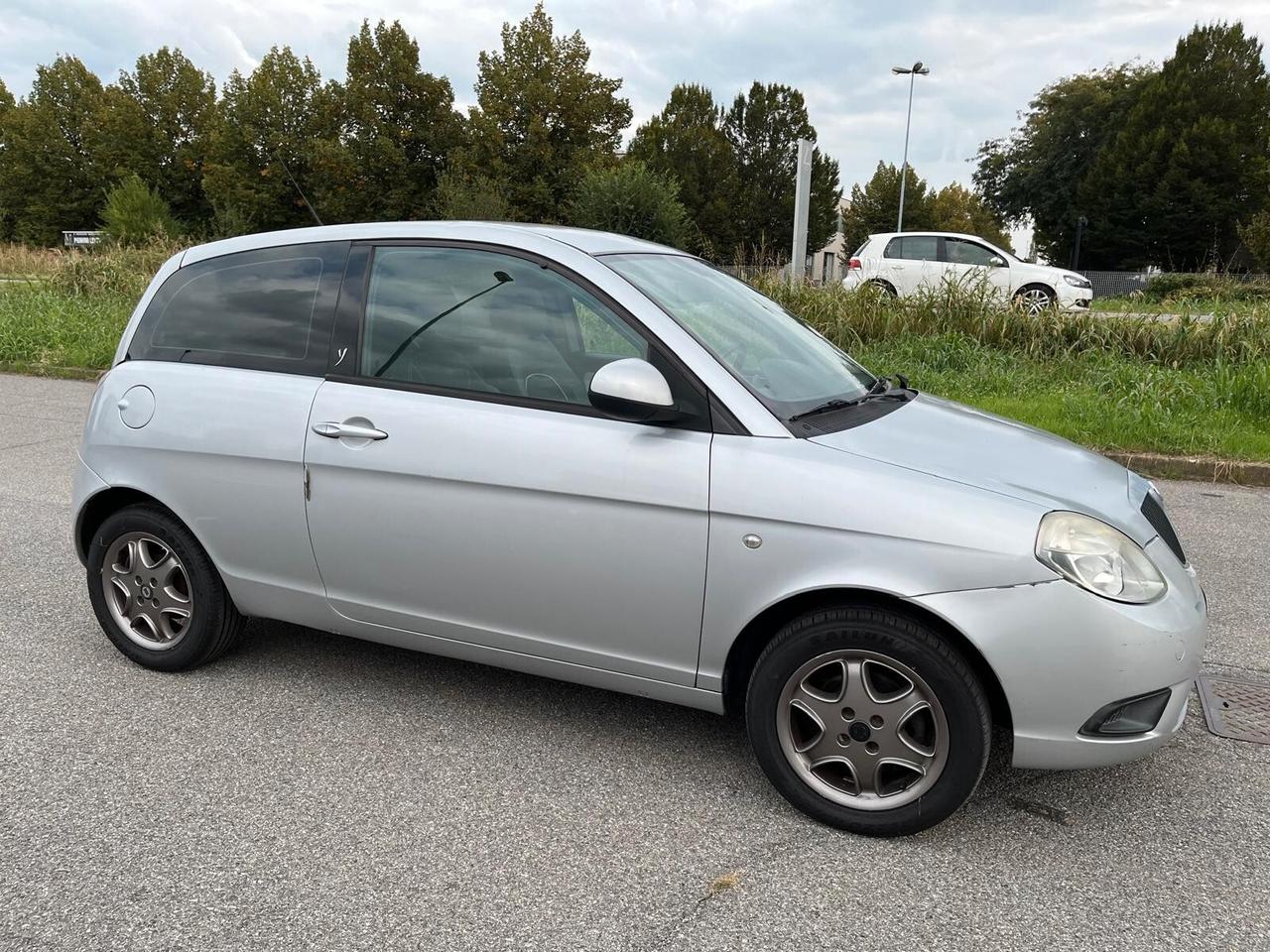 Lancia Ypsilon 1.3 MJT 75 CV Argento