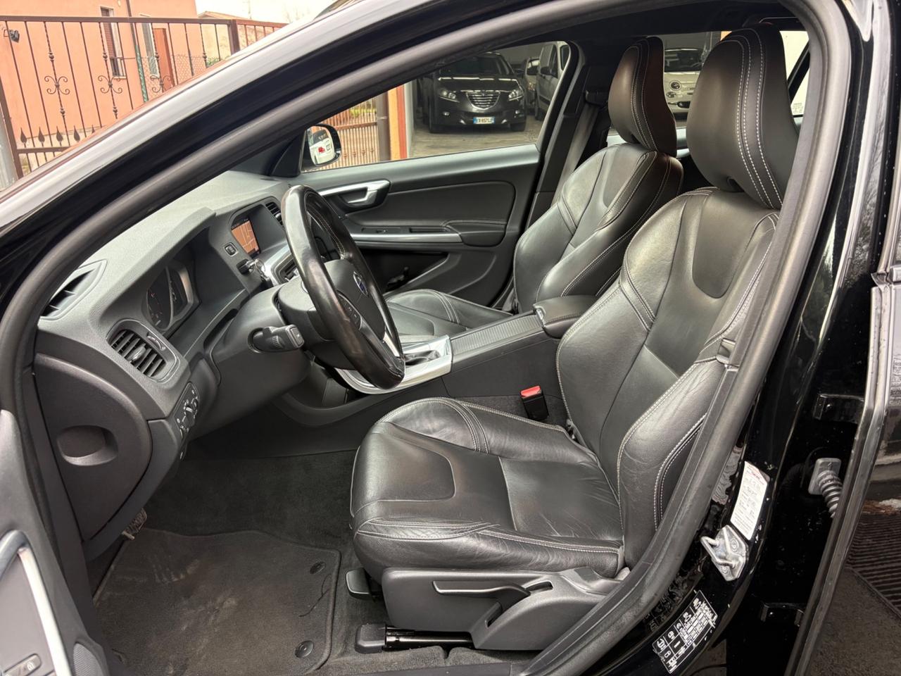 Volvo V60 Geartronic R-design EURO 6B