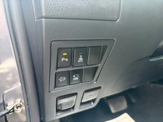Toyota Hilux 2.4 D-4D A/T 4WD 4 porte Double Cab Invincible