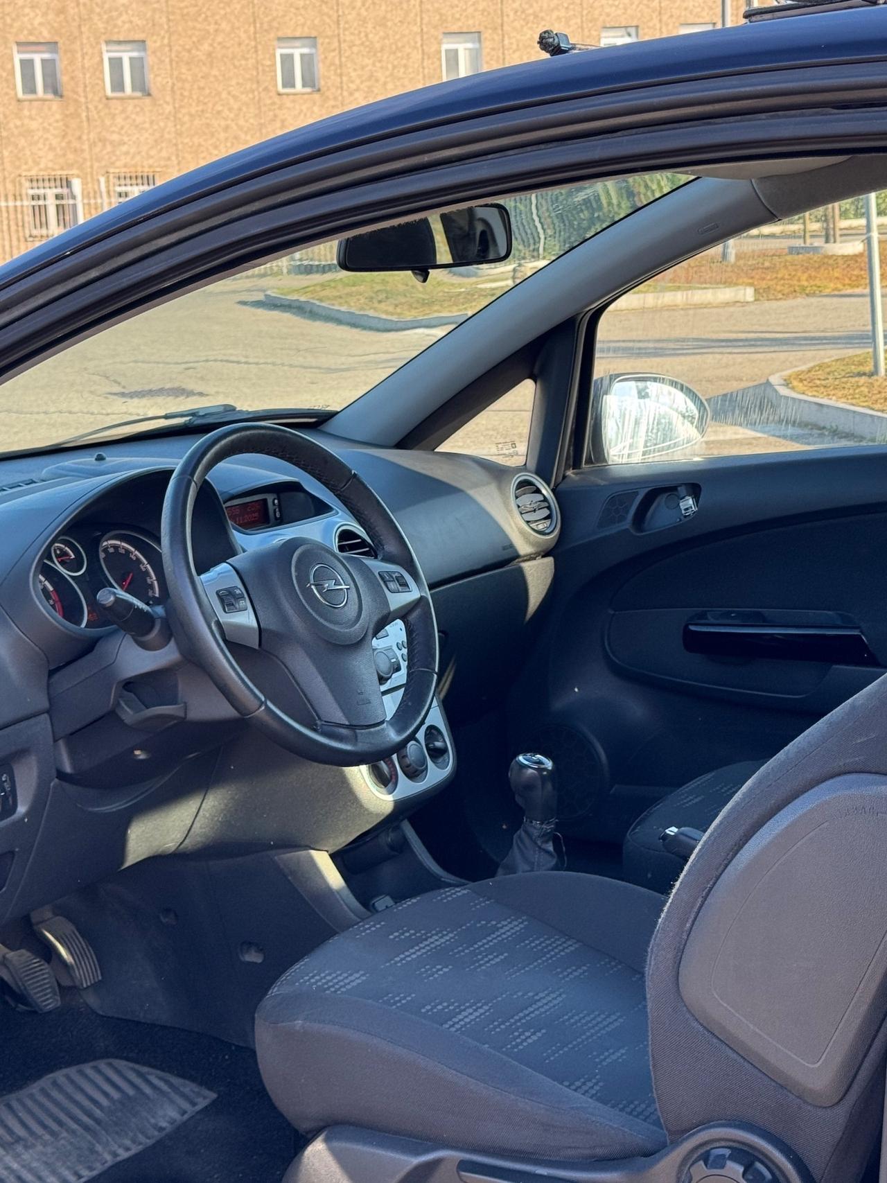 Opel Corsa 1.2 3 porte b-color