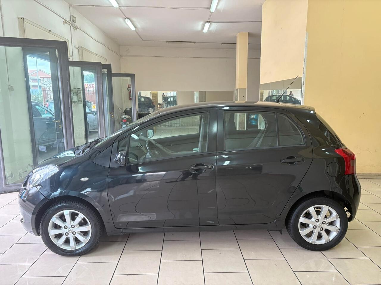 Toyota Yaris 1000 benzina 5porte