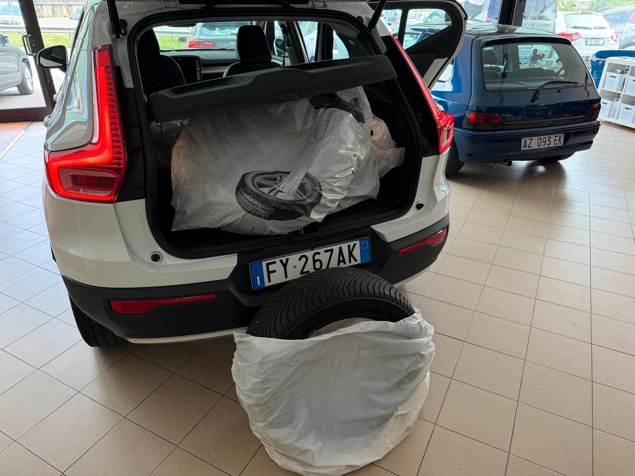 Volvo XC40 2.0cc 190Cv Automatica-Retrocamera