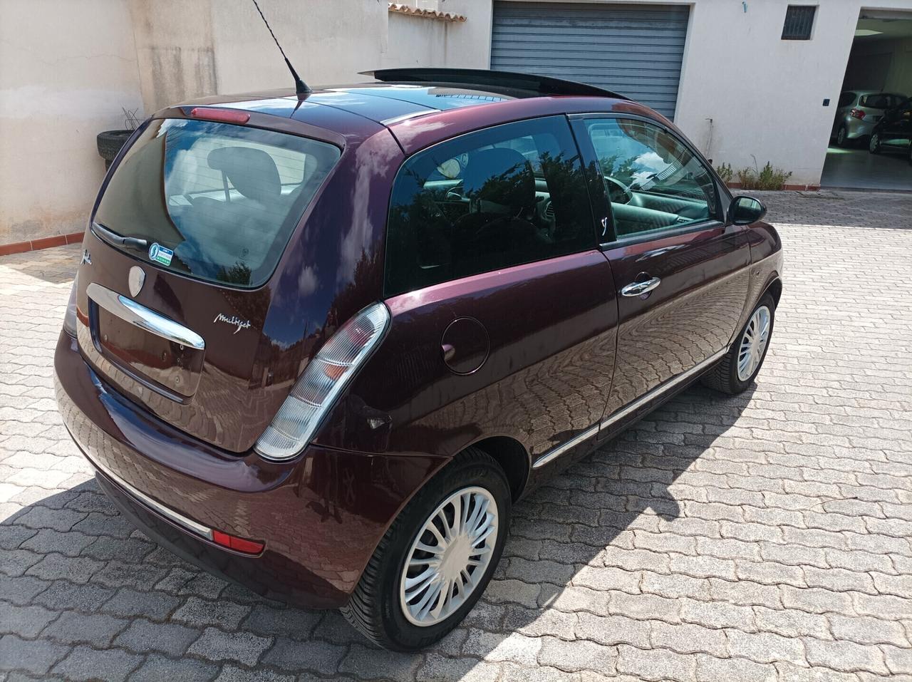 Lancia Ypsilon 1.3 MJT 90 CV Oro Bianco