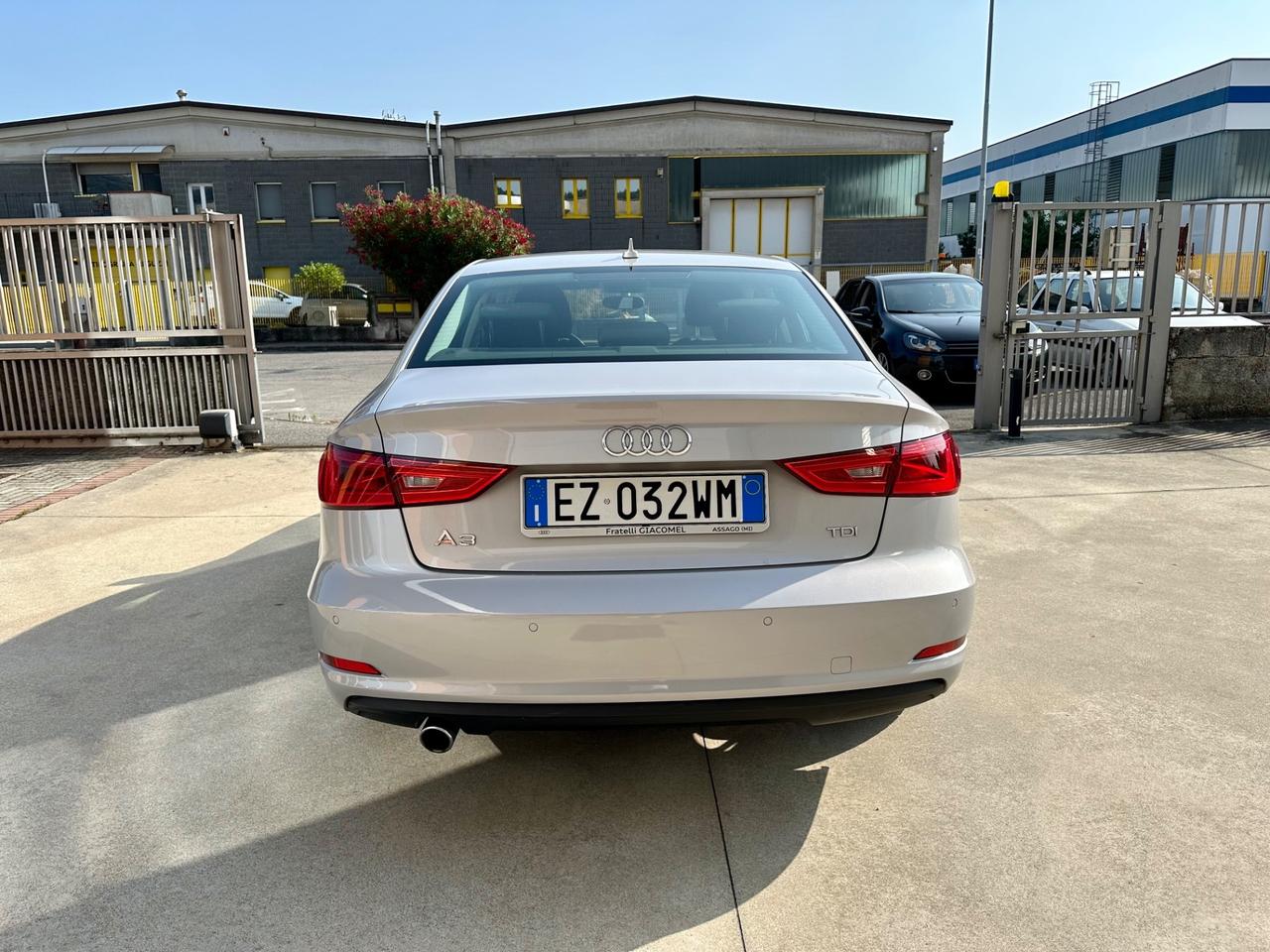Audi A3 Sedan 1.6 TDI clean diesel S tronic Attraction