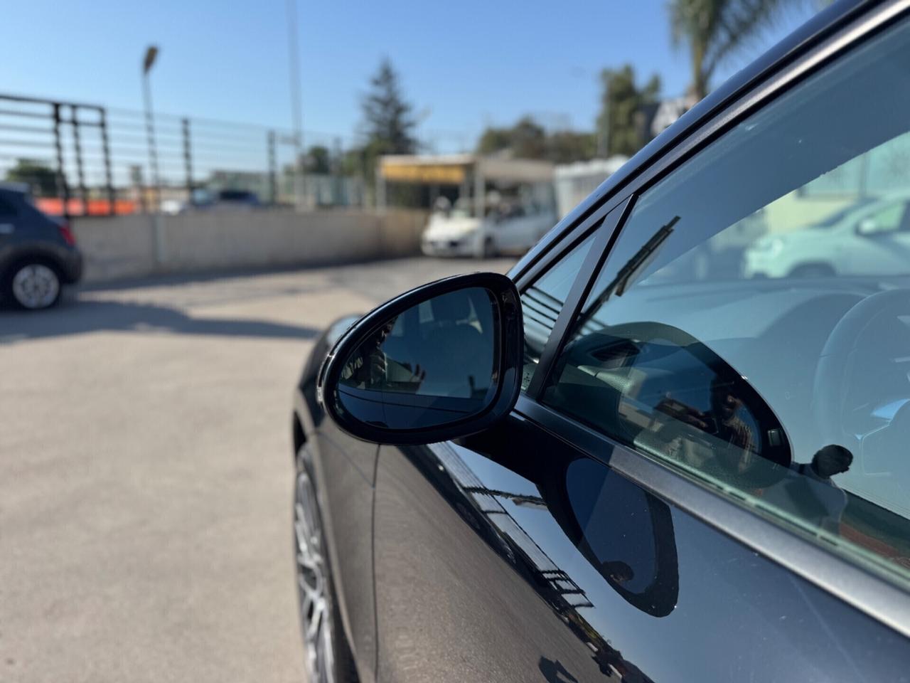 Porsche Macan 2.0 pari al nuovo