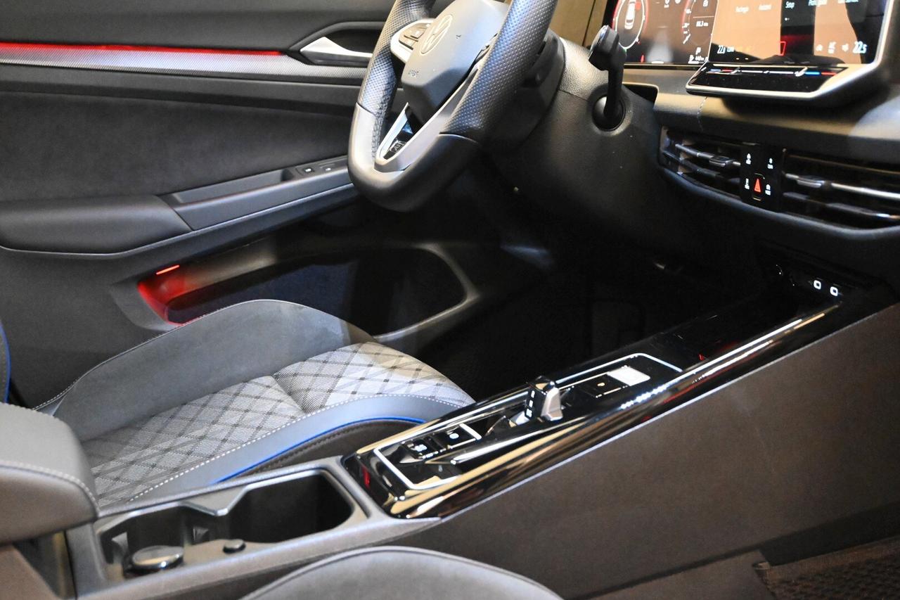 VOLKSWAGEN Golf 8ª serie Golf 2.0 TDI 150 CV D...