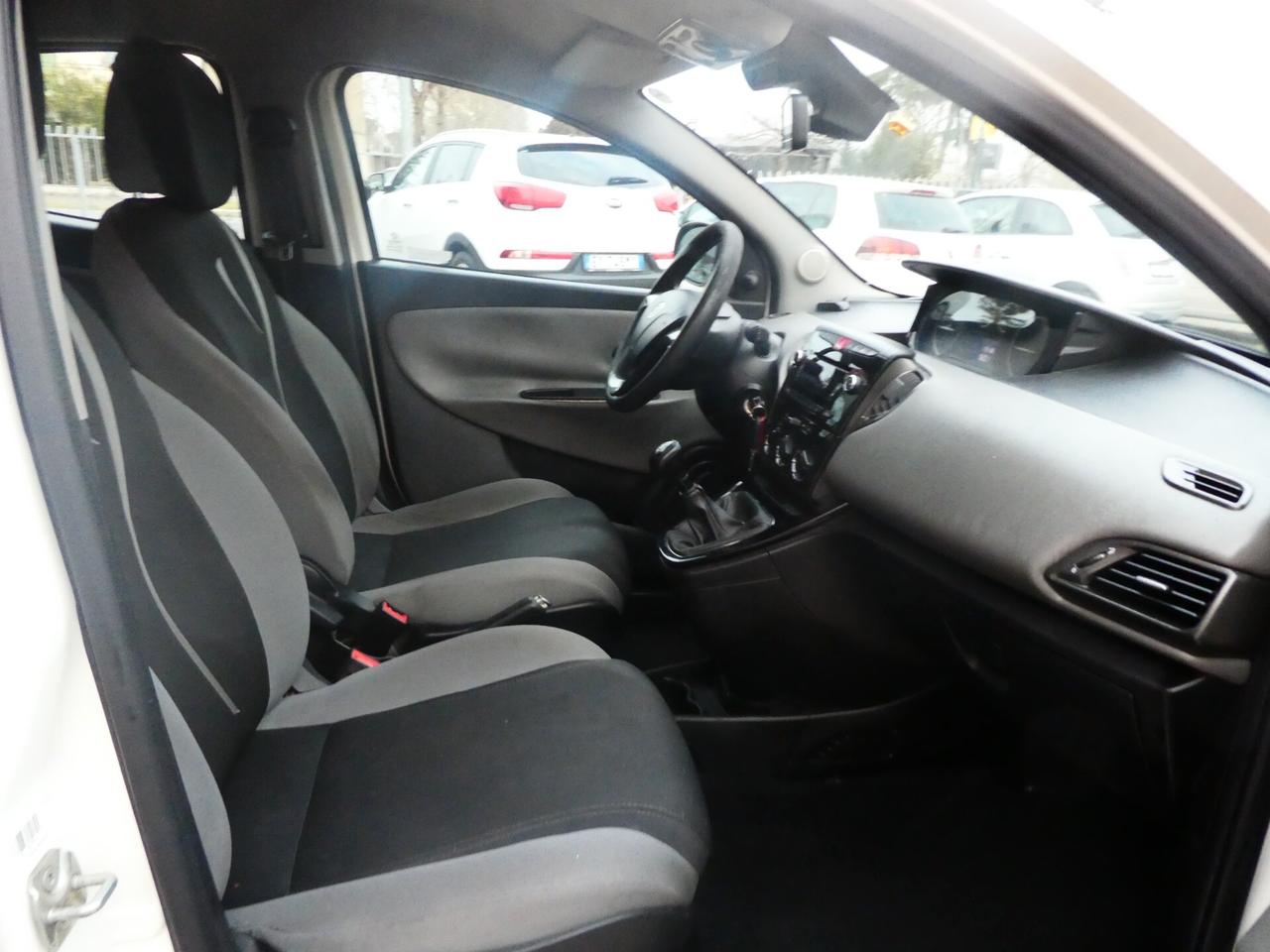Lancia Ypsilon 1.3 MJT 16V 95 CV 5 porte OK NEOPATENTATI