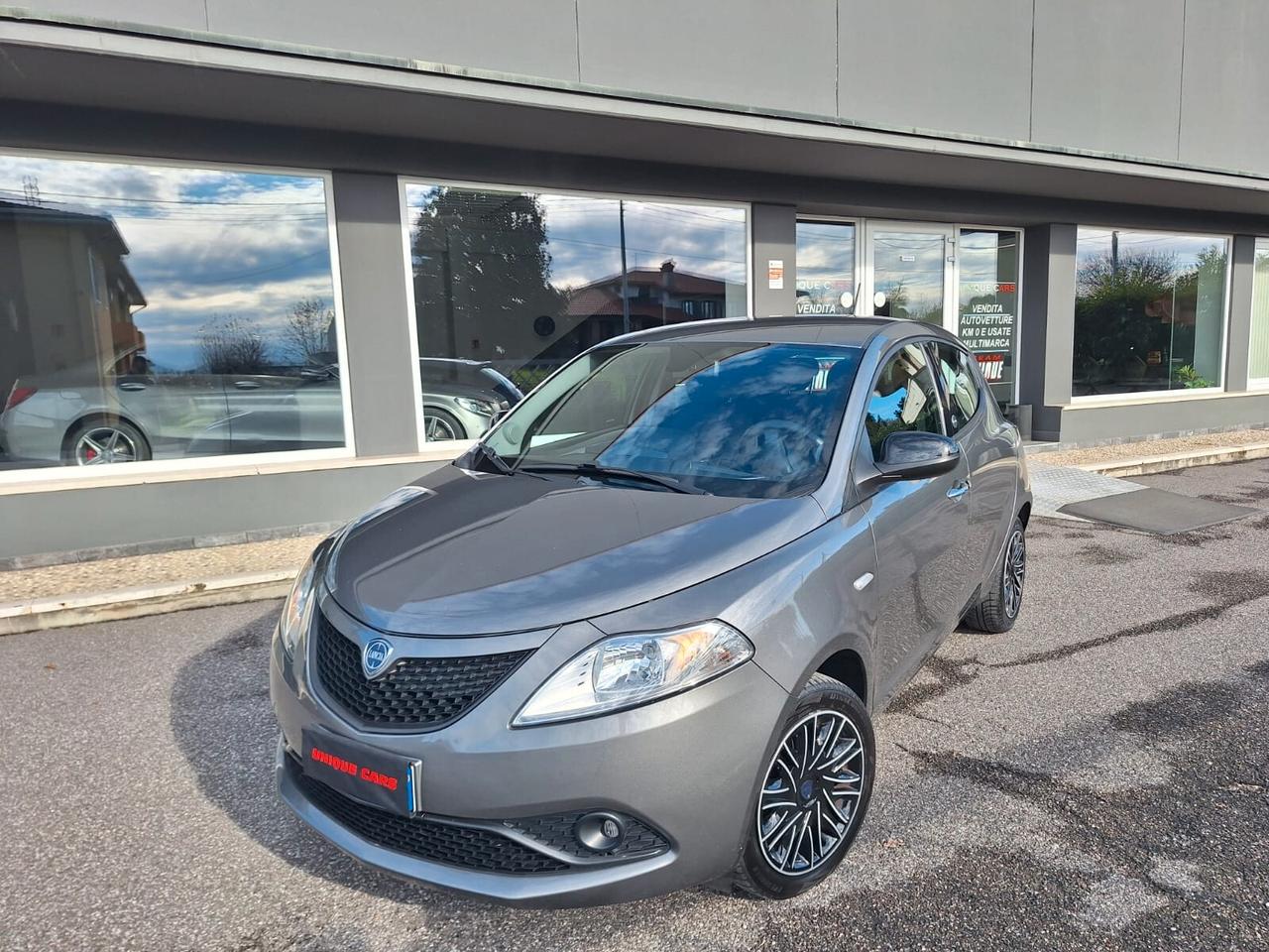 Lancia Ypsilon 1.2 69 CV 5 porte S&S Gold