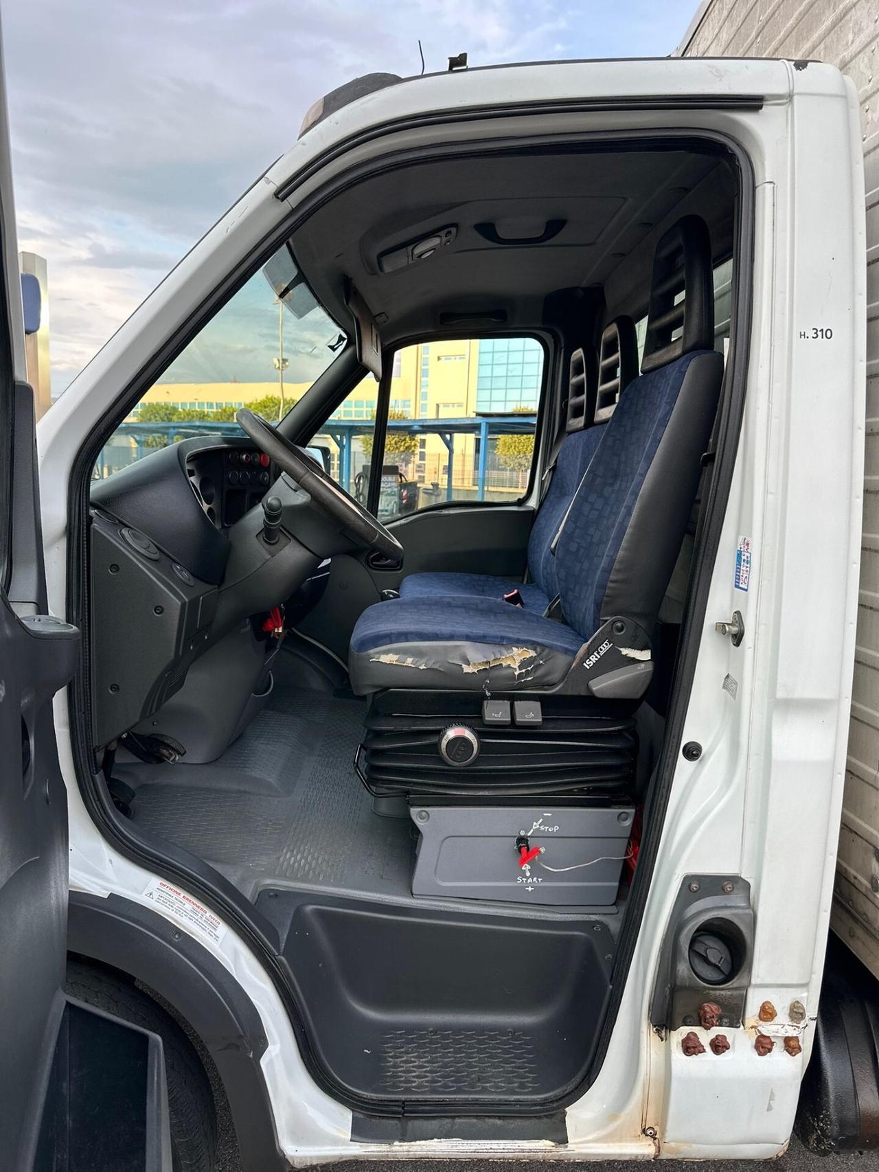 IVECO CON PEDANA IDRAULICA