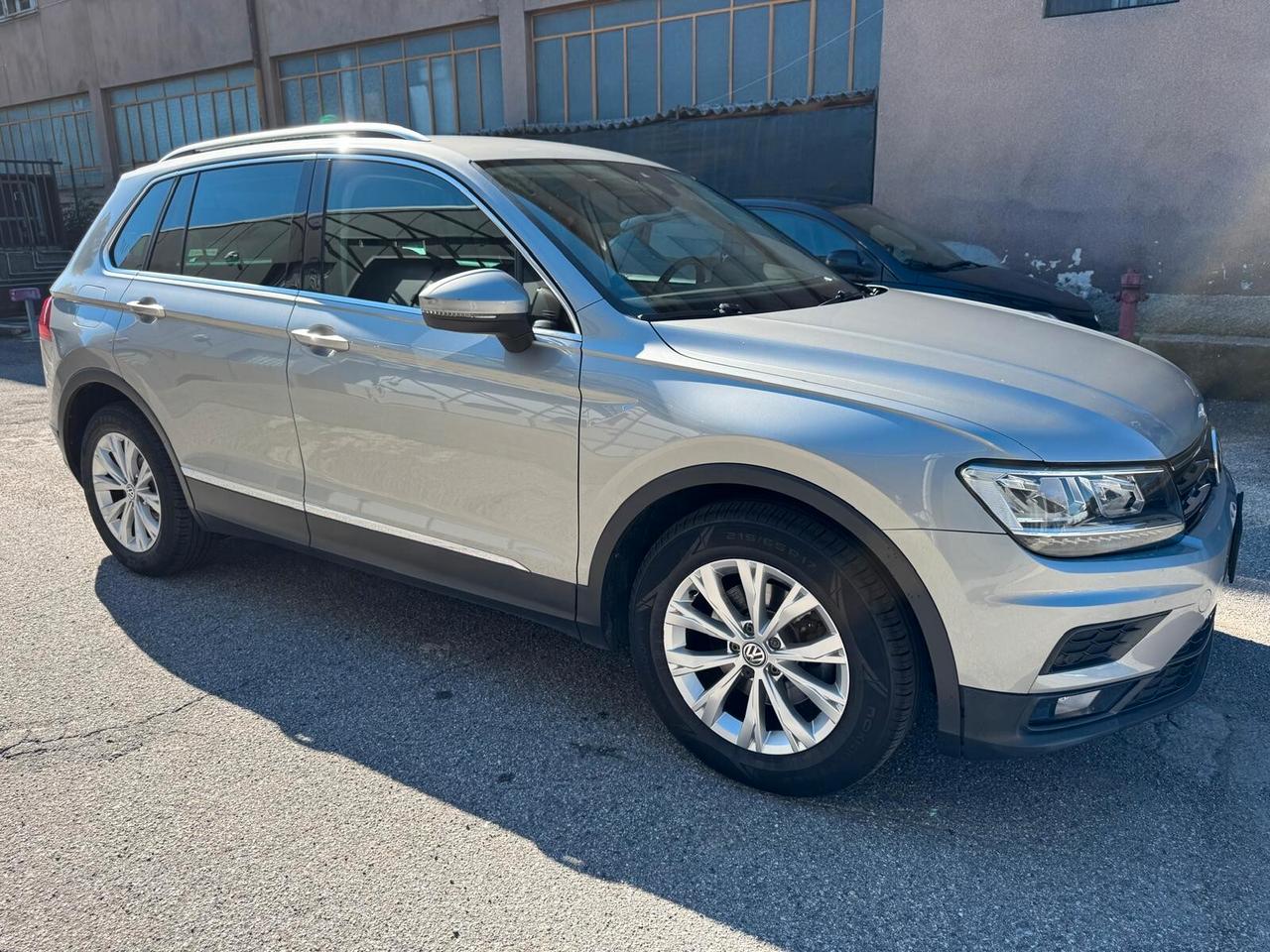 Volkswagen Tiguan 1.6 TDI SCR Business BlueMotion Technology*EURO6*NAVI*CERCHI