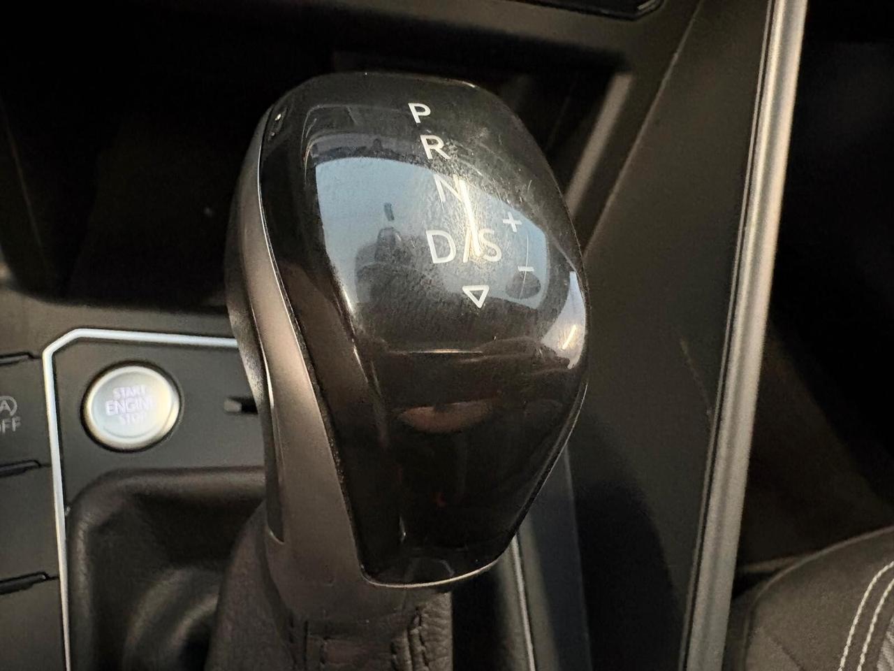 Volkswagen Taigo R-LINE Plus 1.5 TSI ACT DSG UNICO PR.