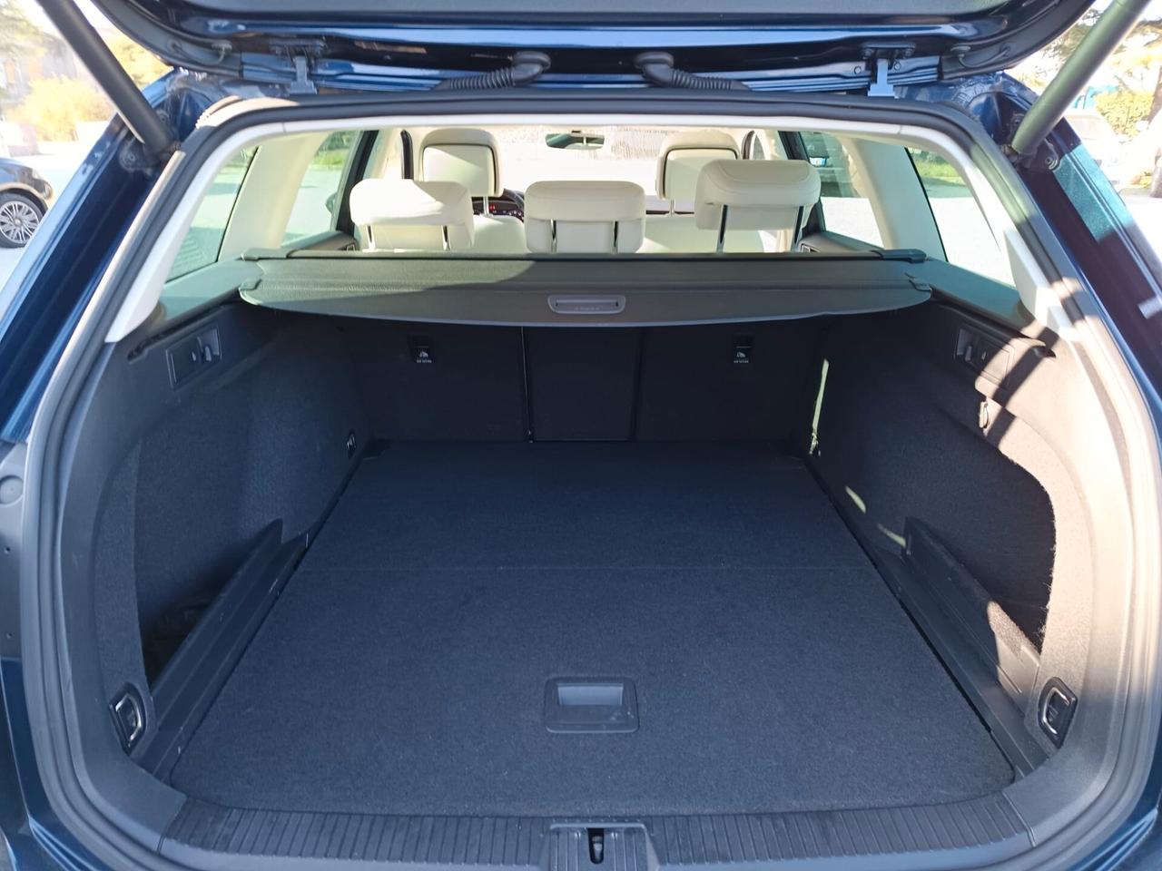 Volkswagen Passat 1.6 Tdi Variant R-Line Perfetta