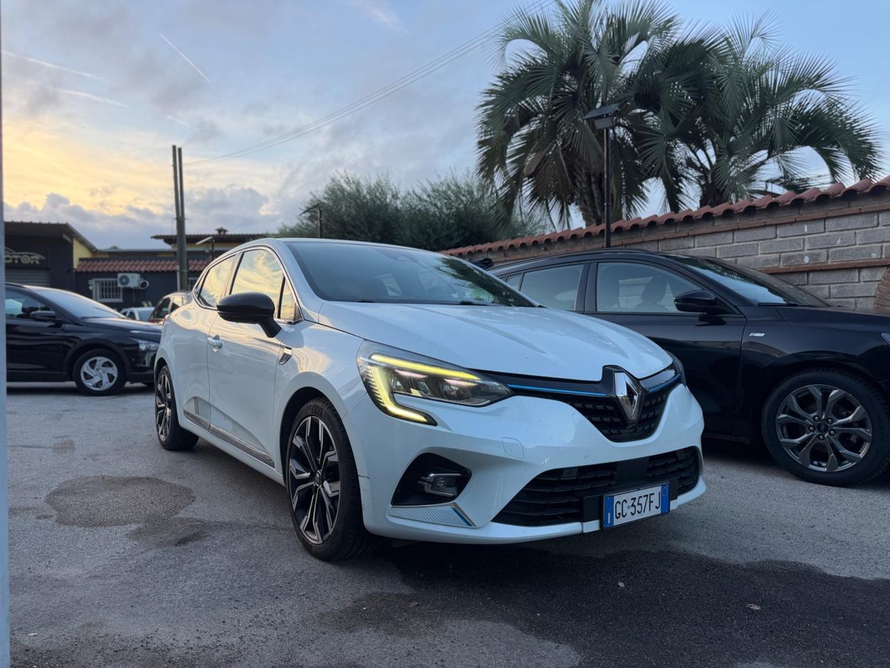 Renault Clio Full Hybrid E-Tech 140 CV 5 porte Initiale Paris