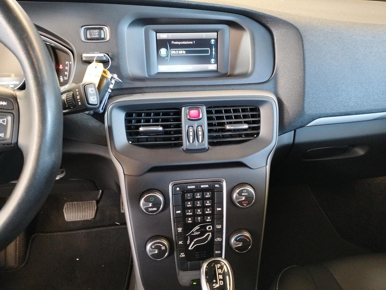 Volvo V40 1.5 t2 R-design geartronic my19 - NEOPATENTATI