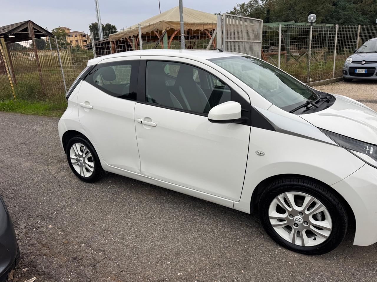 Toyota Aygo 1.0 VVT-i 69 CV 5 porte x-wave MMT
