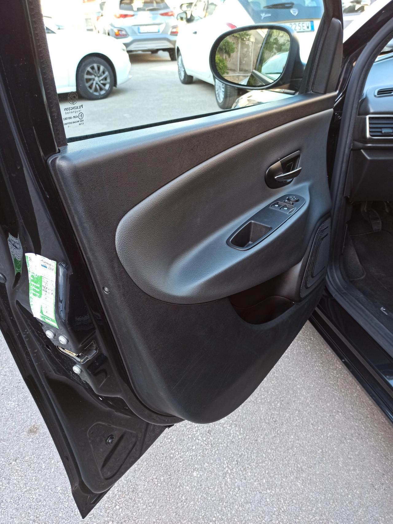 Lancia Ypsilon 1.2 69 CV 5 porte Gold Impeccabile!!!!!