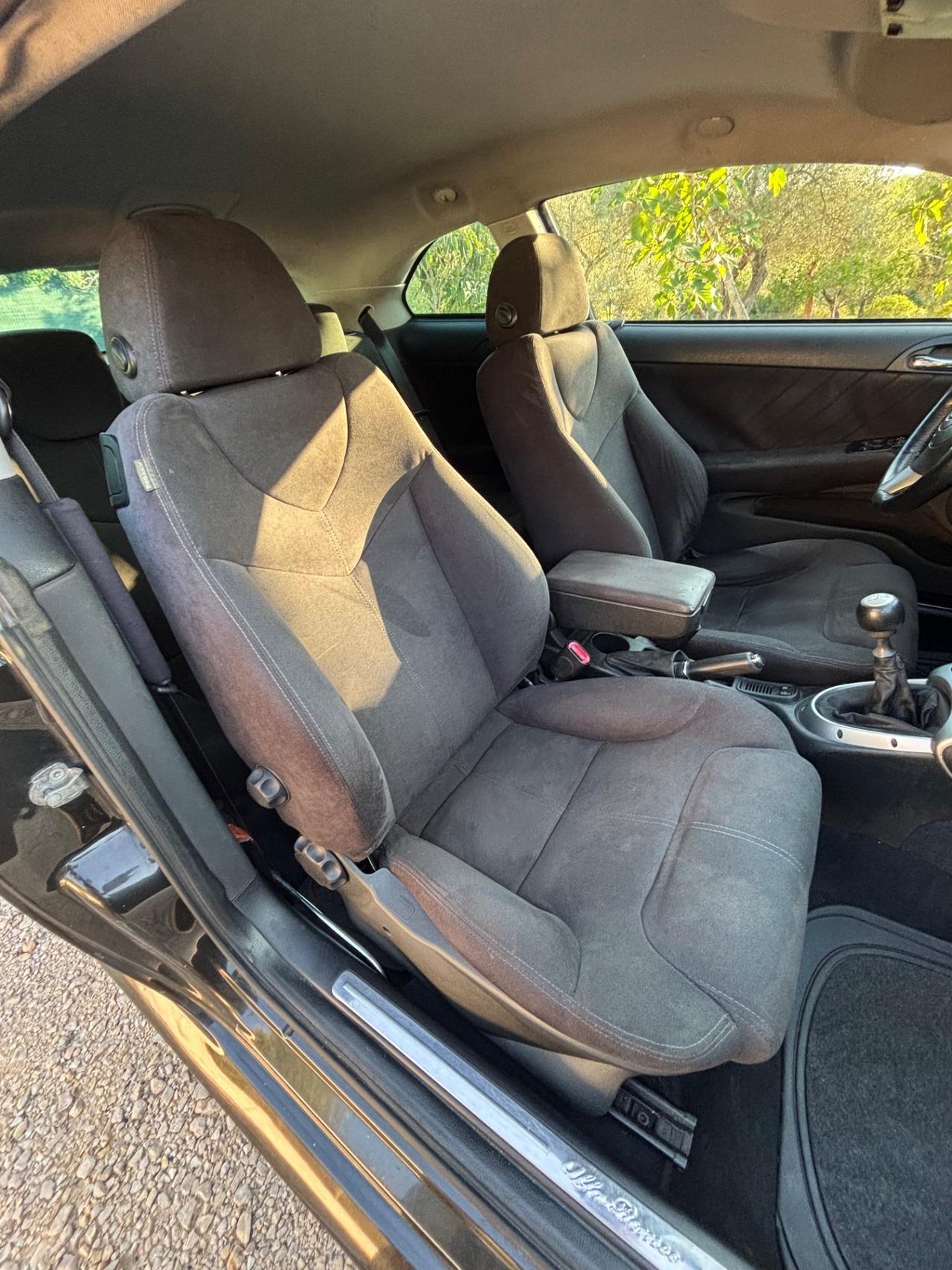 Alfa Romeo GT 1.9 JTDM 16V Progression Black Line