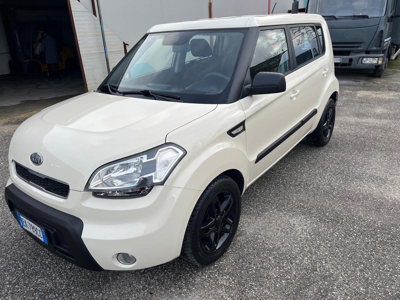 Kia soul -1.6 crdi -full-km 85000-2011