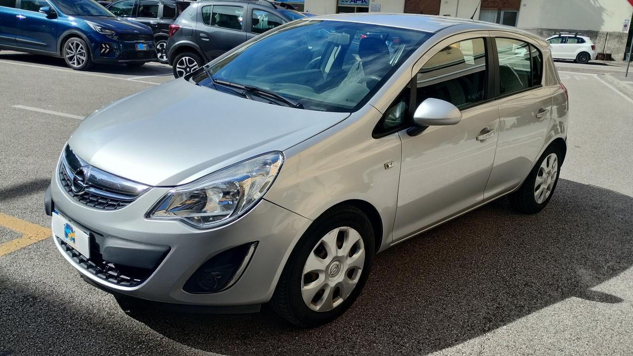 Opel Corsa 1.2 5 porte Club NEOPATENTATI