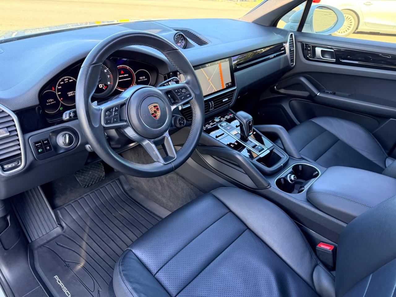 Porsche Cayenne 3.0 V6 white edition tetto apr